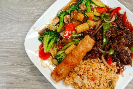 Combo G -ginger beef mixed veg chow mein with vietnamese spring-roll